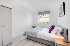 1 habitación, tabla de planchar con plancha, wifi gratis y ropa de cama 