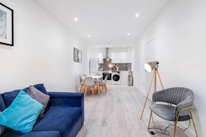 Interior - Luxurious 1 Bed Serviced Apt. 02 with Wi-Fi (Corby)