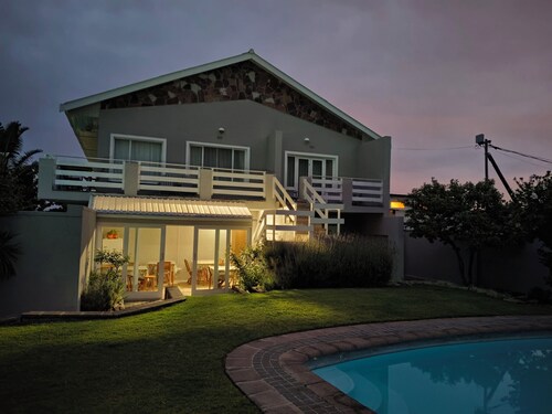 Marvelous 6-bedroom bed & breakfast in welcoming Kleinmond