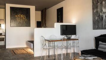 Premium Condo, 1 Bedroom, Pool View | Soundproofing, free WiFi