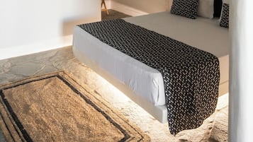 Premium Condo, 1 Bedroom, Pool View | Soundproofing, free WiFi