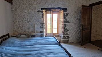 3 bedrooms, bed sheets