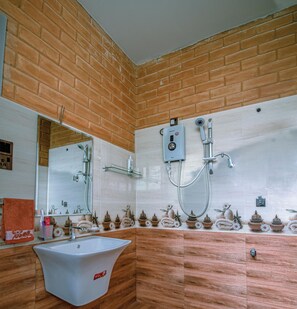 Unclassified image, 4 of 32, button