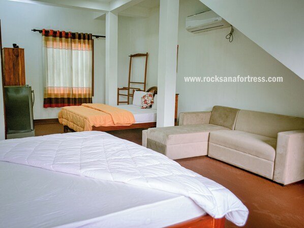 Family Room, Multiple Beds, Balcony, Mountain View