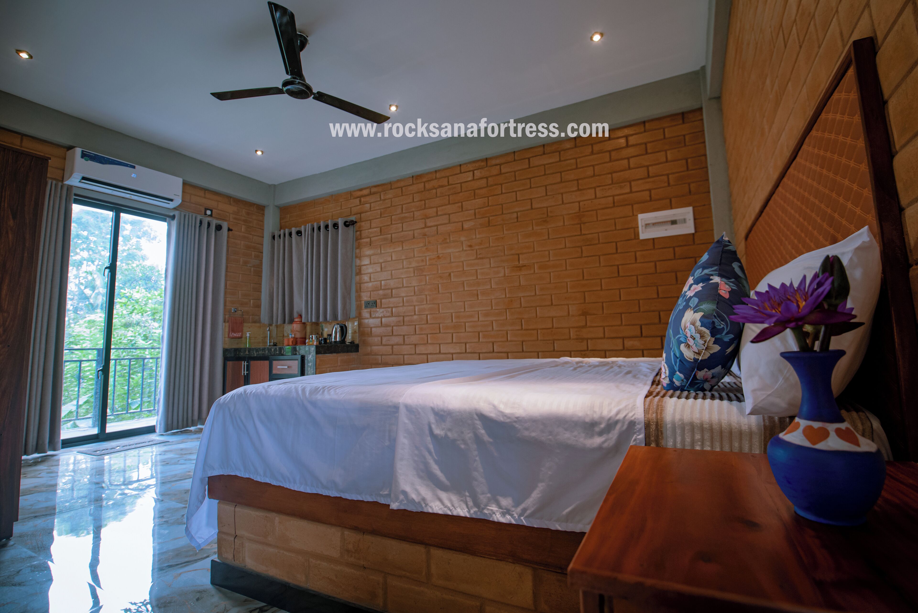 Quarto casal luxo, 1 cama King, vista para o jardim