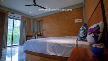 Quarto casal luxo, 1 cama King, vista para o jardim