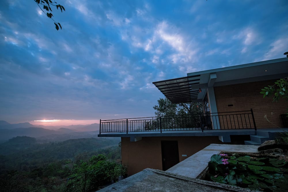 Rocksana Fortress Yoga & Retreat