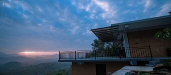 Rocksana Fortress Yoga & Retreat