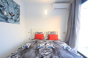 Apartment - Beachside Apartment With Jacuzzi & Pool (Marbella)