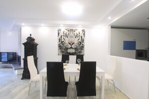Apartment | Dining - Beachside Apartment With Jacuzzi & Pool (Marbella)
