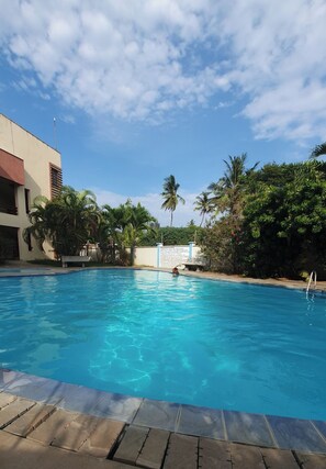 Pool - Cozy 1-bedroom apartment with AC in lovely Mtwapa (Mtwapa)