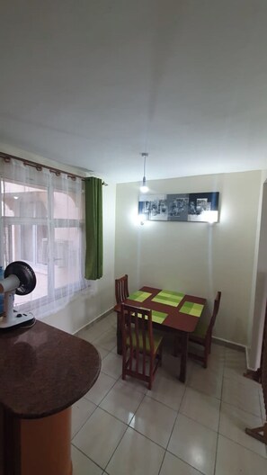 Dining - Cozy 1-bedroom apartment with AC in lovely Mtwapa (Mtwapa)