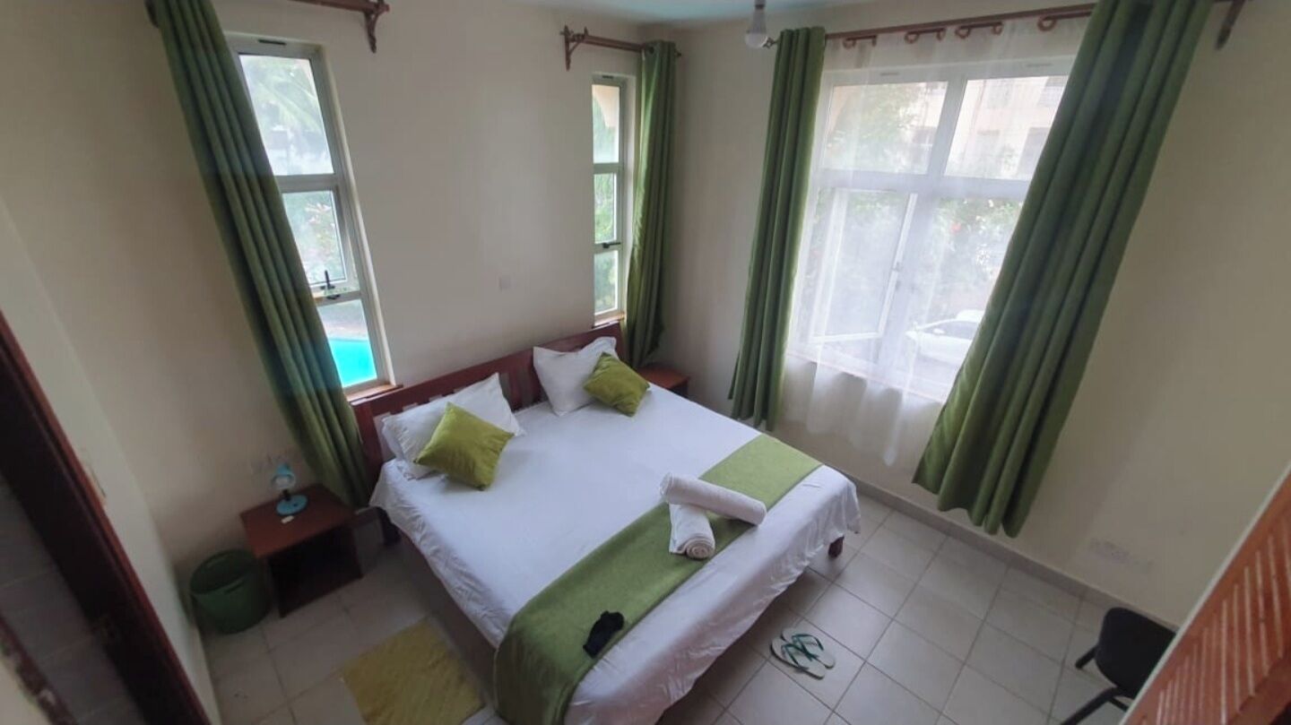 Strykjärn/strykbräda, wi-fi och sängkläder