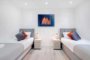 1 bedroom, iron/ironing board, free WiFi, bed sheets - Luxurious 1 Bed Serviced Apt. 03 with Wi-Fi (Corby)