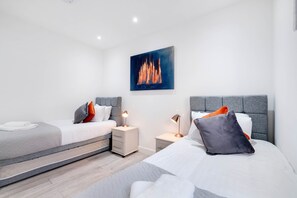 1 bedroom, iron/ironing board, free WiFi, bed sheets - Luxurious 1 Bed Serviced Apt. 03 with Wi-Fi (Corby)