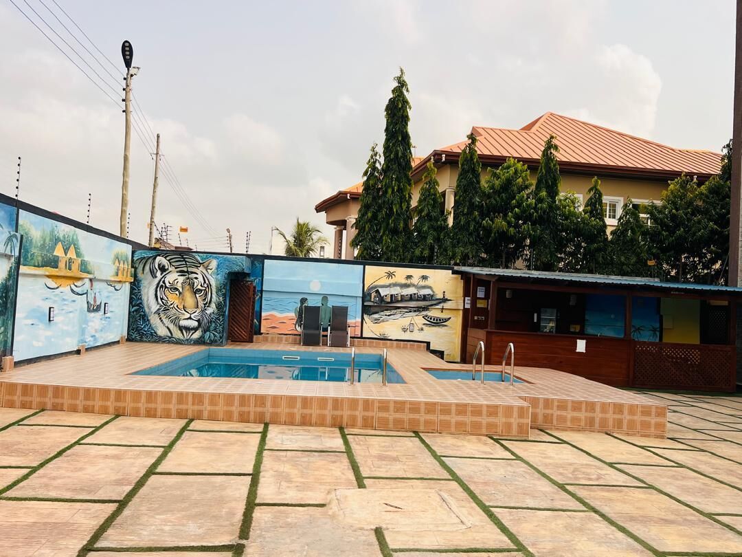 2 من حمّامات السباحة المغطاة