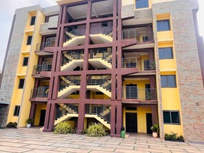 Exterior - Stay Easy Apartment & Conference Centre (Accra)