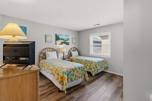 4 bedrooms, iron/ironing board, free WiFi, bed sheets - Raised Beach Cottage #57G, 3 Pools, Beach (Myrtle Beach)