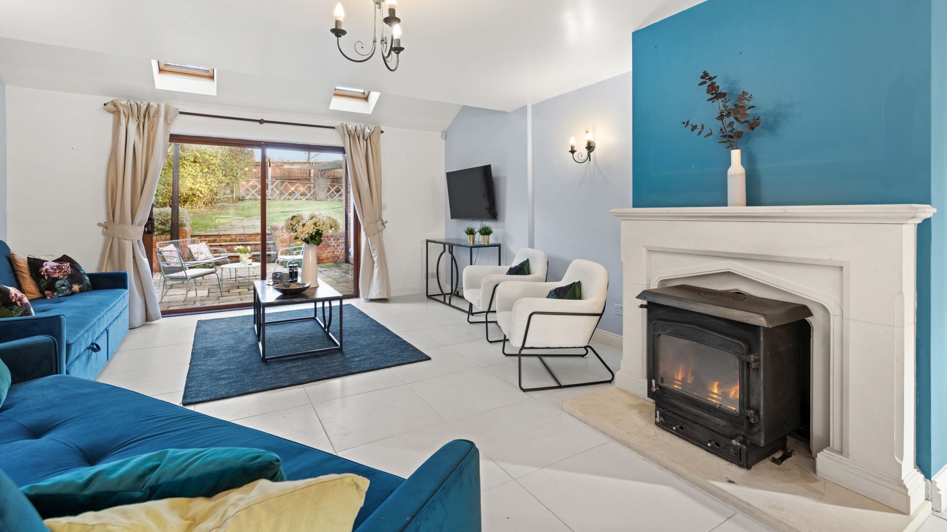 Télévision, cheminée