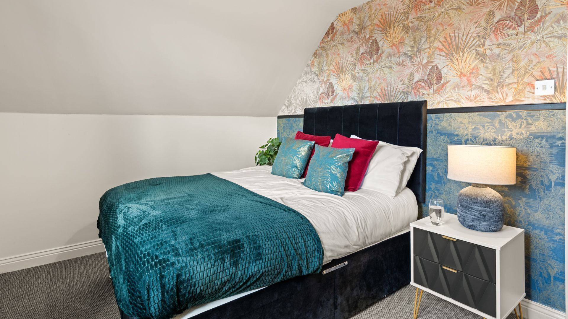 5 habitaciones, tabla de planchar con plancha y wifi gratis 