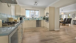 Fridge, microwave, oven, stovetop - The Nait - Riverside, ground floor bedroom, Evesham (Evesham)