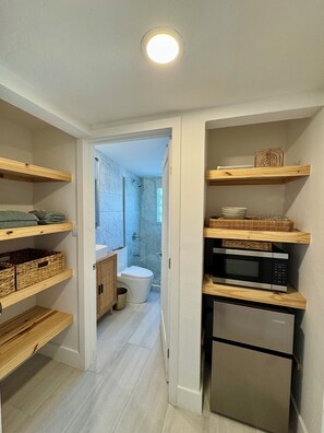 Interior - Private Guest Suite - 5 Min to Downtown Naples & Beach (Naples)