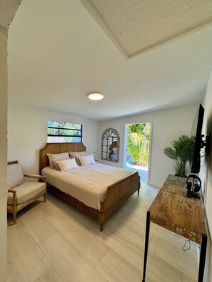 1 bedroom, WiFi, bed sheets - Private Guest Suite - 5 Min to Downtown Naples & Beach (Naples)