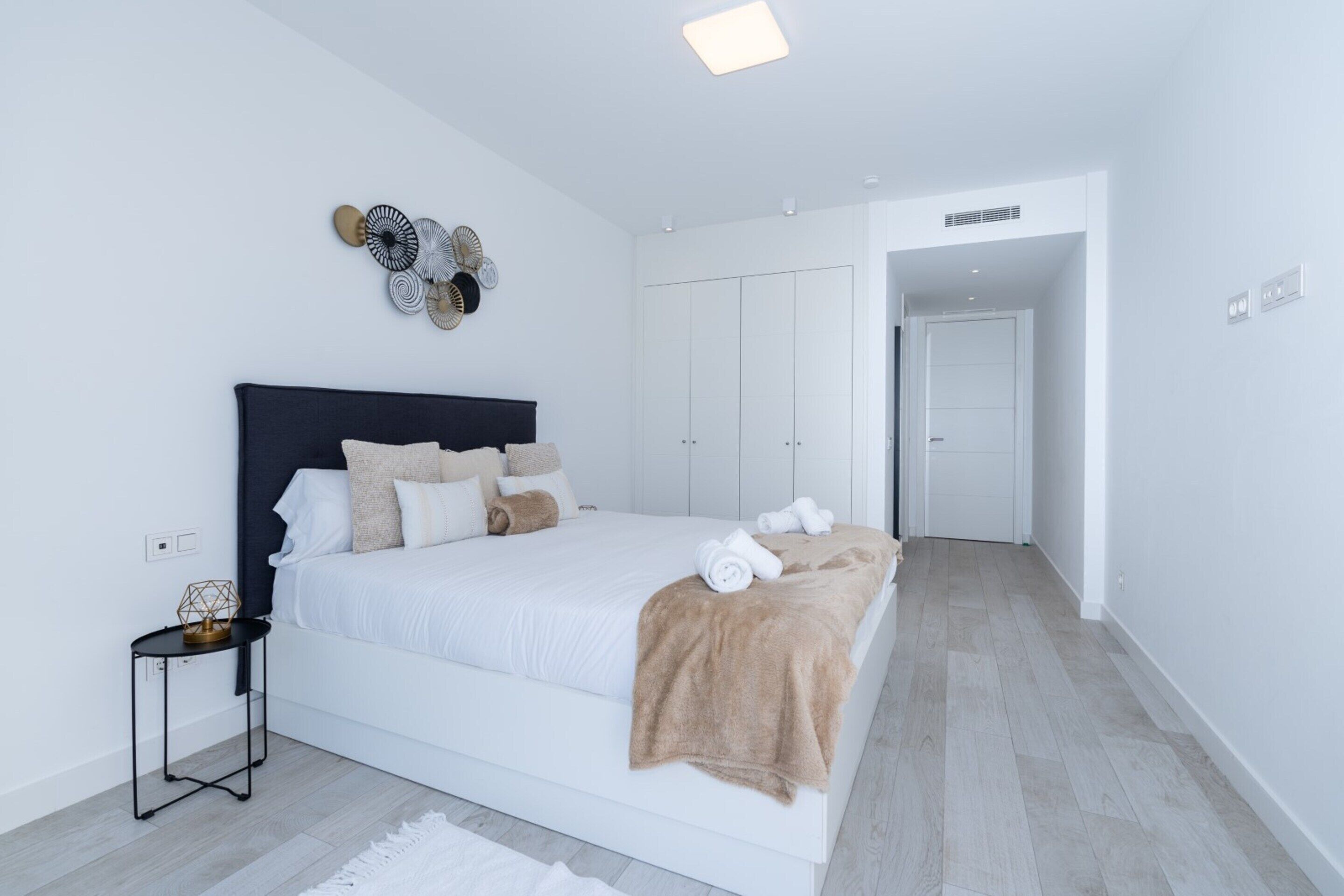 Apartamento | 2 dormitorios y tabla de planchar con plancha