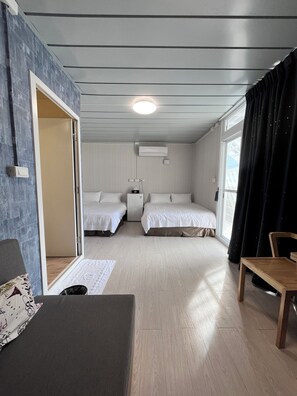 Comfort Quadruple Room, Courtyard View | Desk, laptop workspace, free WiFi - Overseas Ryukyu studies Homestay (Liuqiu)