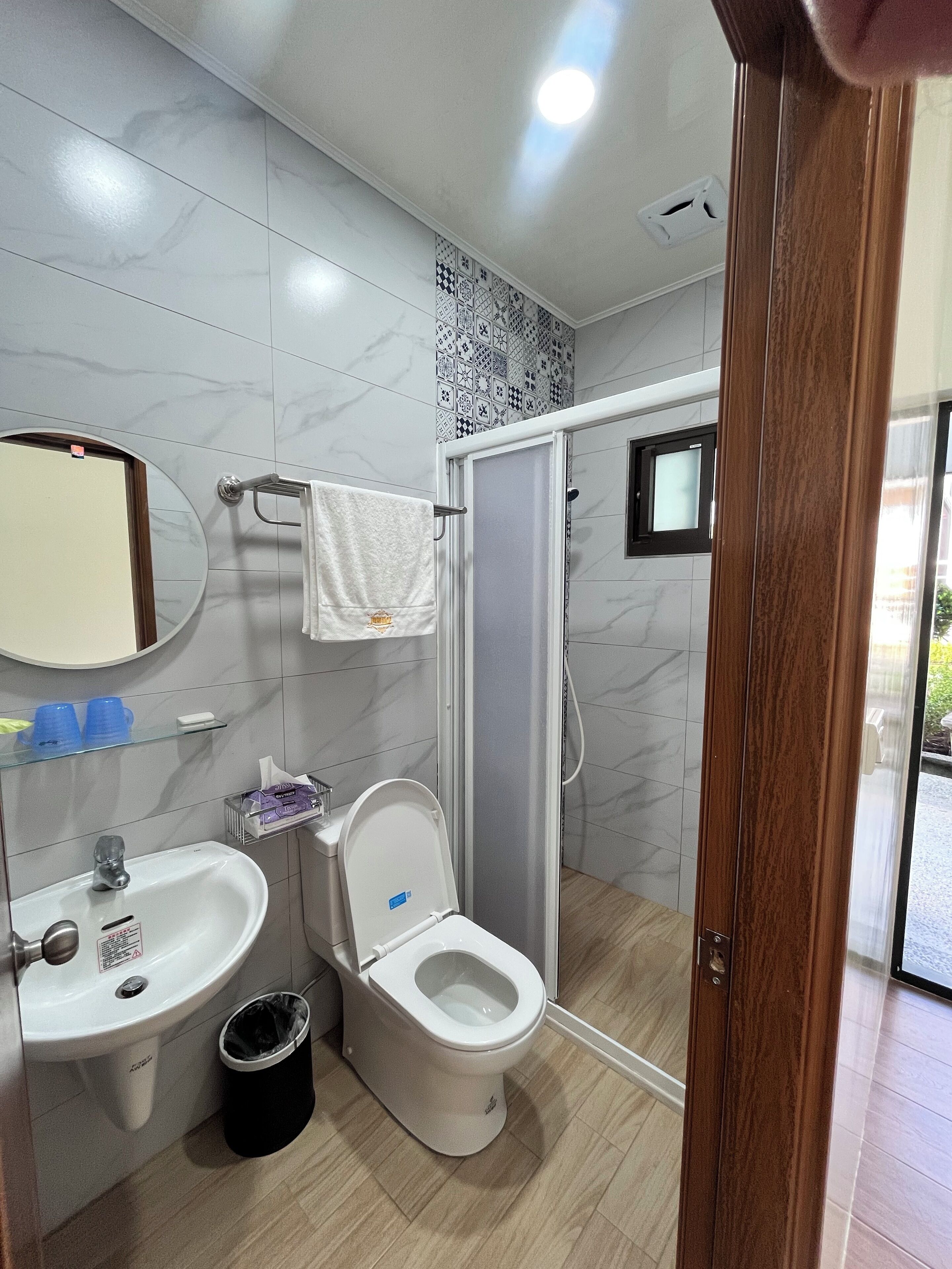 Phòng 2 giường đơn tiện nghi đơn giản