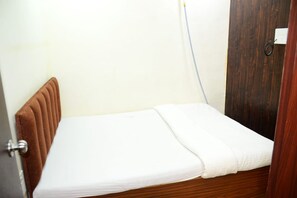 Basic Double Room - Hotel New Churchgate (Mumbai)