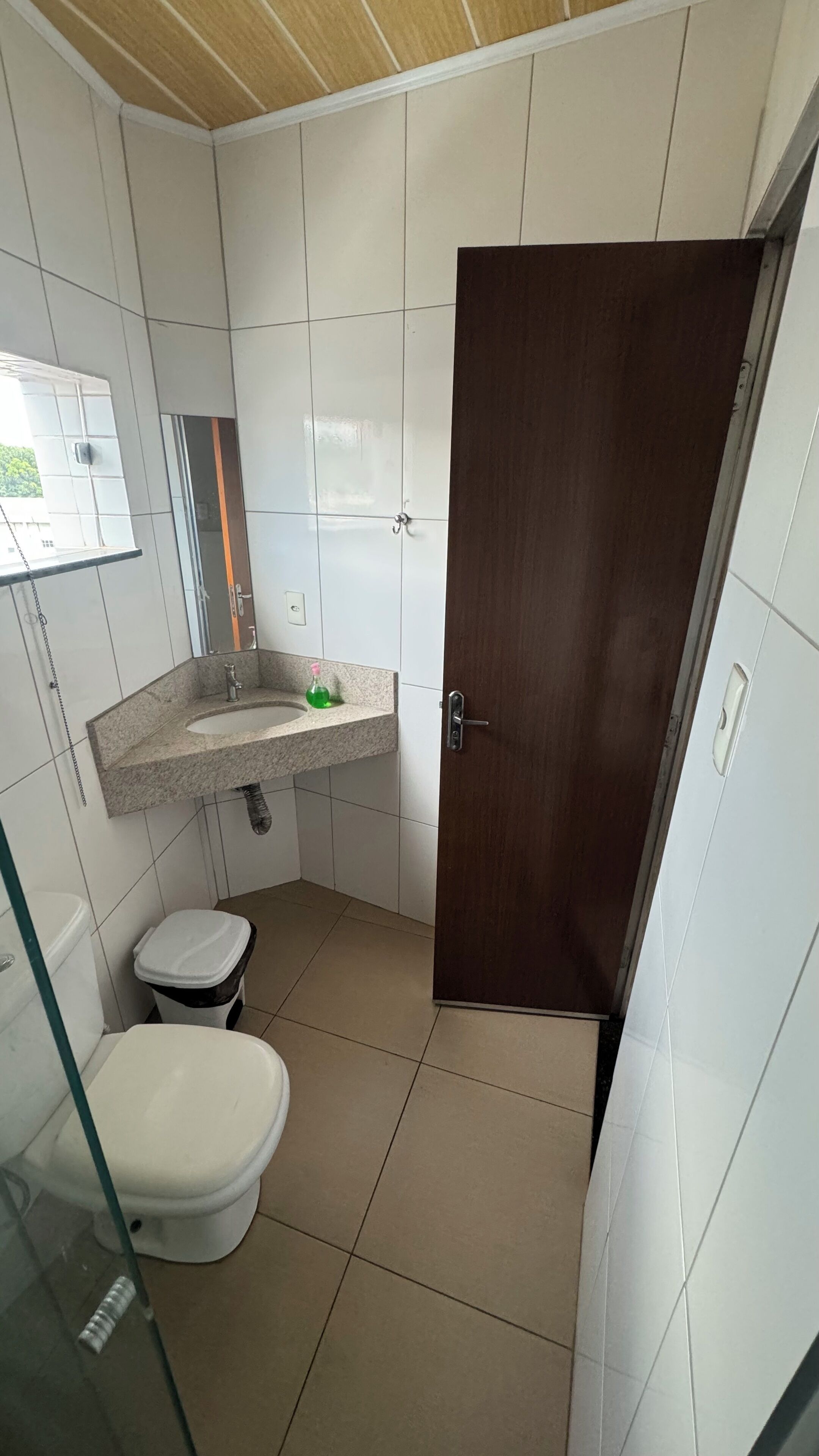 Quarto casal, 1 cama de casal | Banheiro | Toalhas de banho, sabonete, papel higiênico 