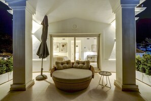 Villa | Balcony - Luxury Family Villa for in Marbella (Marbella)