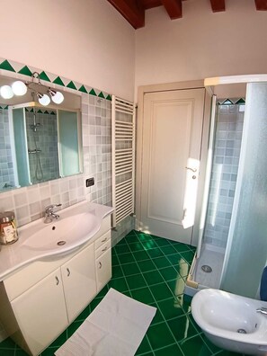 Shower, hair dryer, bidet, towels - Dietro la piazza (Marostica)