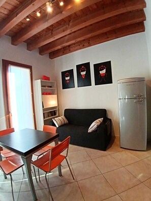 Interior - Dietro la piazza (Marostica)