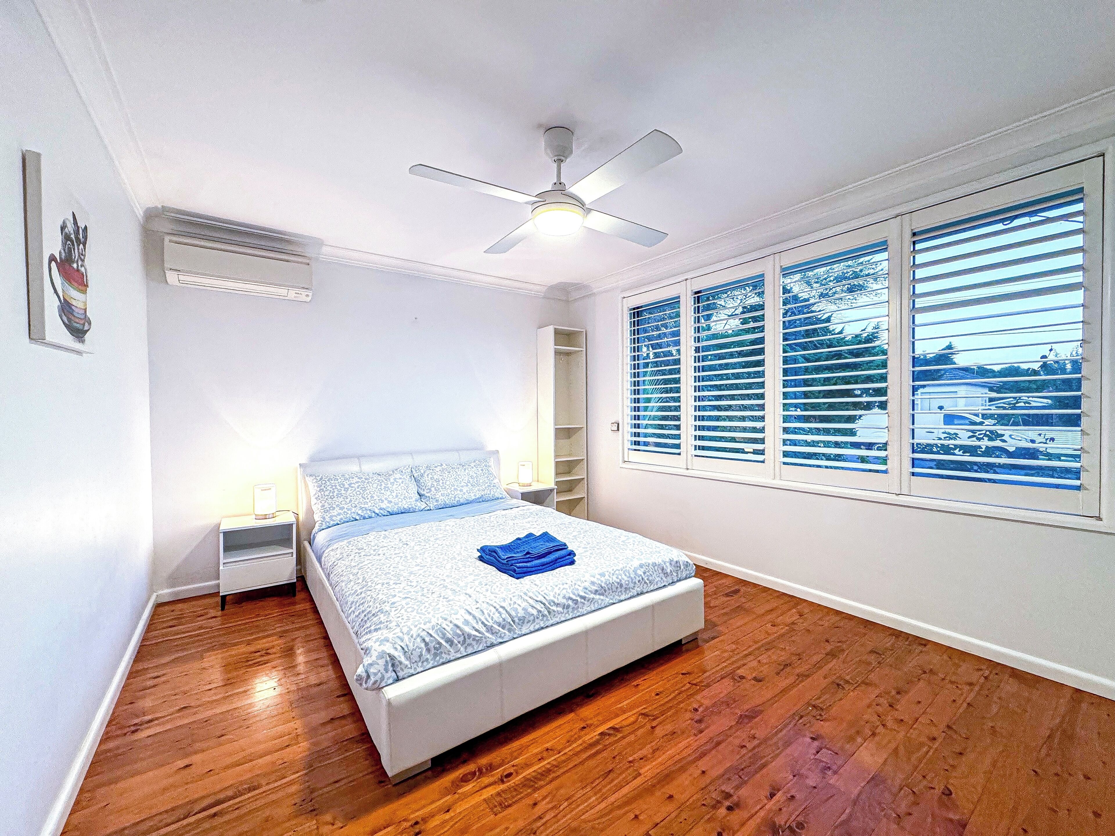 4 bedrooms, iron/ironing board, WiFi, bed sheets