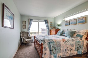 House (3 Bedrooms) | Interior - Walk to Beach! Pet-friendly Westport Home w/ Views (Westport)