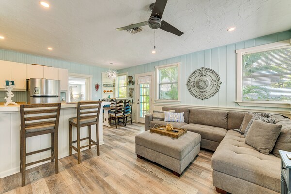 'Vintage Mermaid Cottage' 4 Mi To Siesta Key Beach - Sarasota, FL