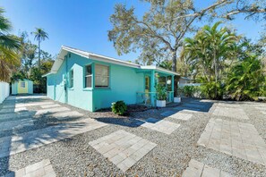 Cottage (2 Bedrooms) | Interior - 'vintage Mermaid Cottage' 4 Mi to Siesta Key Beach (Sarasota)