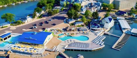 House (6 Bedrooms) | Interior