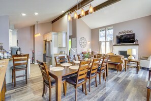 House (6 Bedrooms) | Interior - Ultimate Lake Getaway in Osage Beach, Resort Perks (Osage Beach)