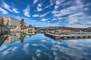 House (6 Bedrooms) | Interior - Ultimate Lake Getaway in Osage Beach, Resort Perks (Osage Beach)