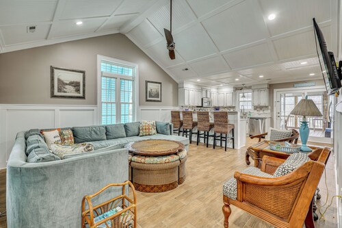Walk to Beach & Parks! Coastal Haven in Oak Island