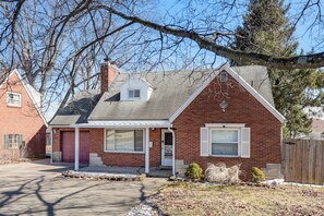 Front of property - 3 Mi to UD & Kettering Health! Suburban Stay (Dayton)