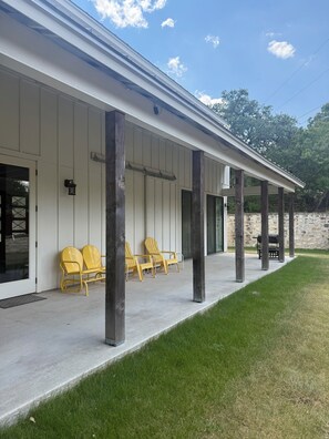 Terrace/patio - Spacious Canyon Lake Home with Lake View 4 Bedrooms Perfect for Family & Friends (Canyon Lake)