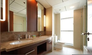 House - Dazzling 2BR at Downtown Dubai With Fountain View (Dubai)
