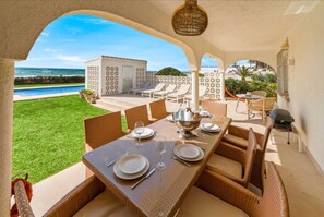 Villa | Outdoor dining - 1100 - Beach Front Villa (Marbella)