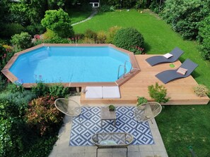 Pool - A Toulouse woman of character (Lavernose-Lacasse)