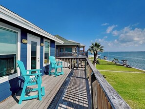 Terrace/patio - Fisherman Luv, Bayfront Home with Night Fishing Light & Stunning Views (Rockport)