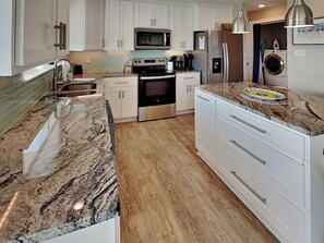 Microwave, oven, stovetop, dishwasher - Fisherman Luv, Bayfront Home with Night Fishing Light & Stunning Views (Rockport)